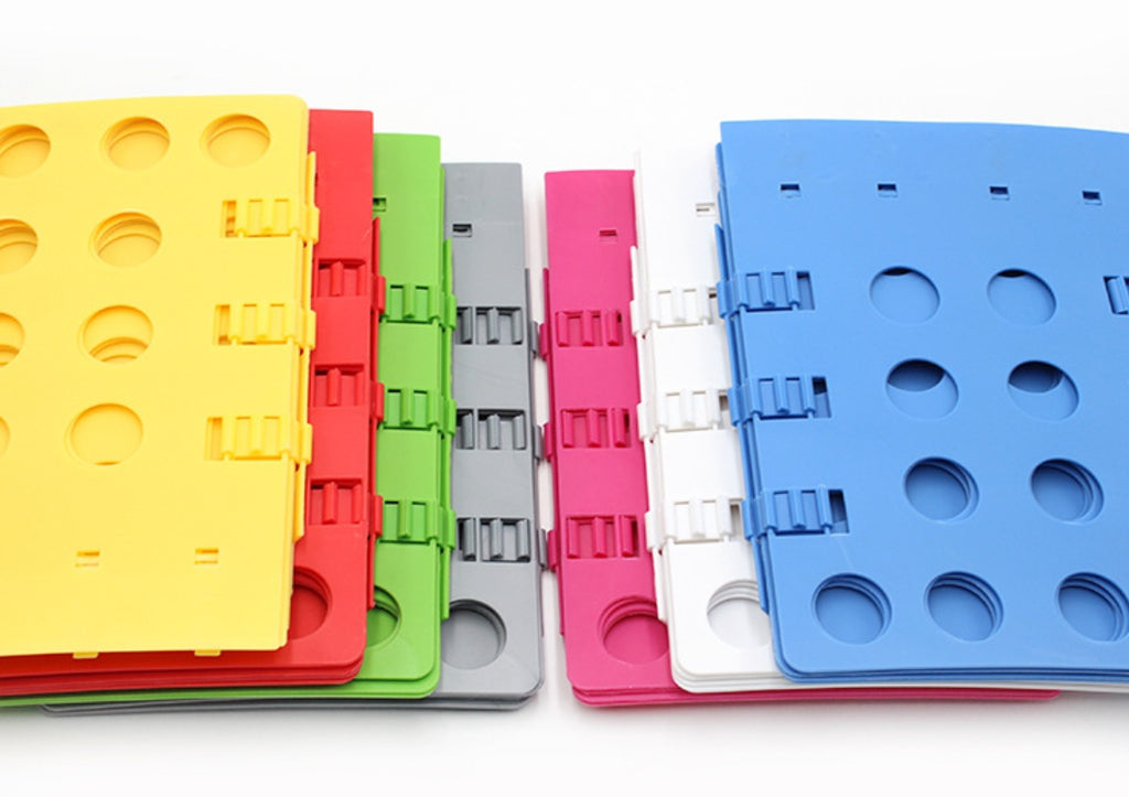 Quick folding clothes board